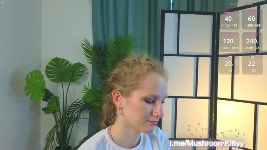 PageForsch live cam screenshot female on ThePornGall – Galleries, GIFs & Live Cams — screenshot #1